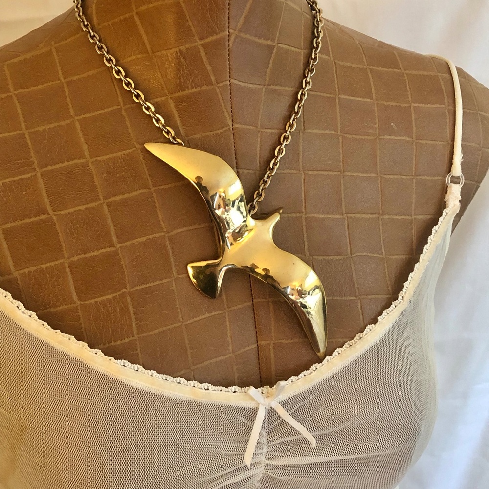 VTG Gold Colored Sea Gull Necklace
